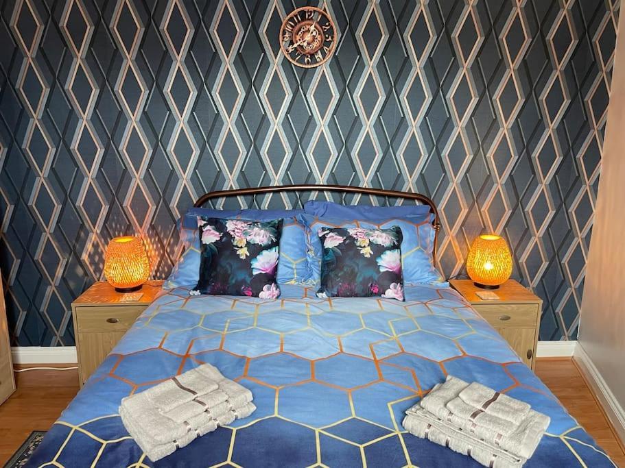 Апартаменти Beanies Lornestreet Four Bed House Свіндон Екстер'єр фото