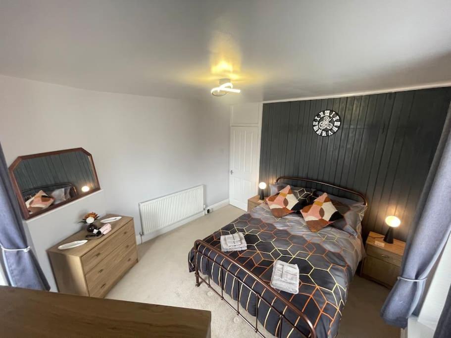 Апартаменти Beanies Lornestreet Four Bed House Свіндон Екстер'єр фото