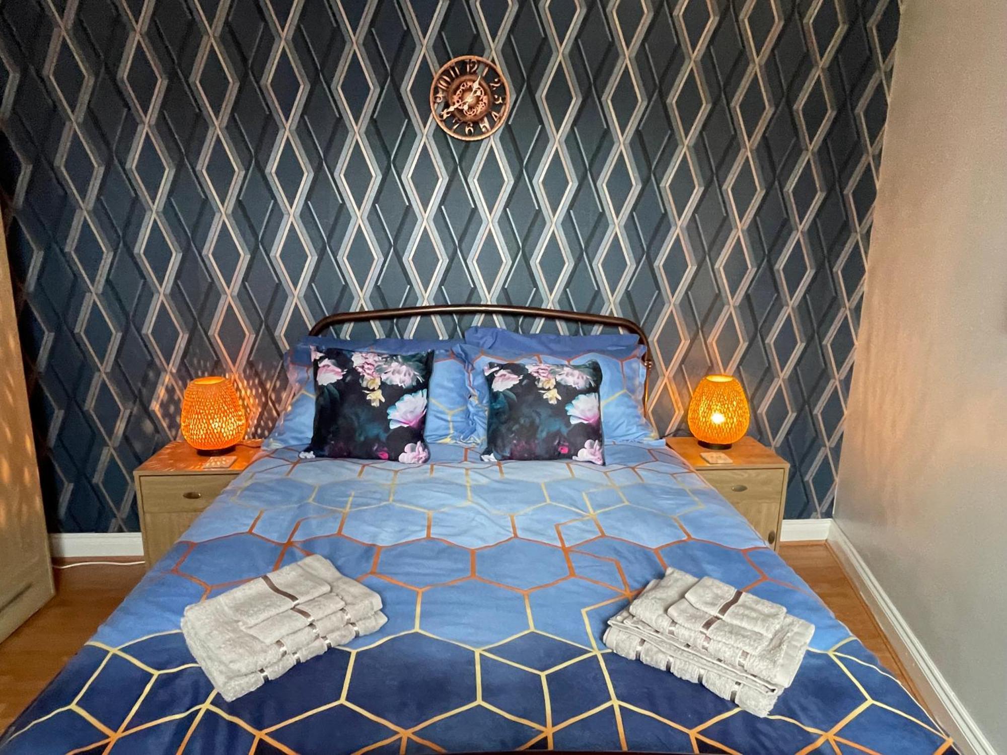 Апартаменти Beanies Lornestreet Four Bed House Свіндон Екстер'єр фото